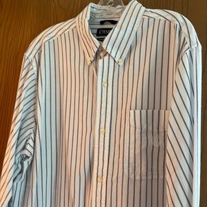 Chaps Classic Oxford in white with blue pin stripes